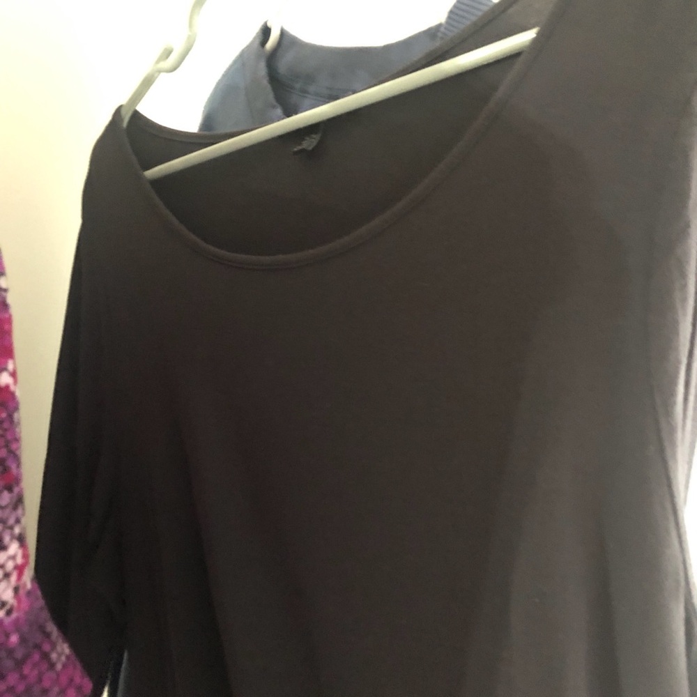 Cable & Gauge Long Sleeve Scoop Neck t-shirt
Top